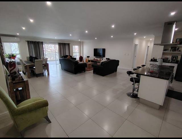 4 BEDROOM APARTMENT FOR SALE IN LA LUCIA